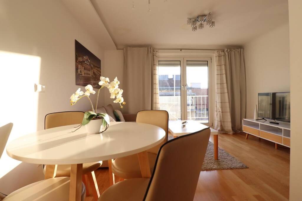 Brilliant View: Balcony Home, Modern, Stylish And Newly Renovated Вена Экстерьер фото