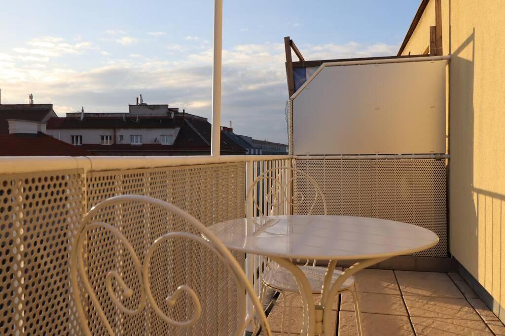 Brilliant View: Balcony Home, Modern, Stylish And Newly Renovated Вена Экстерьер фото