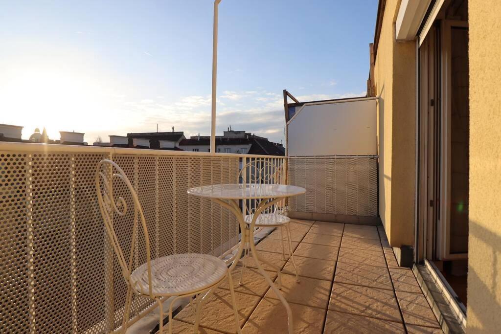 Brilliant View: Balcony Home, Modern, Stylish And Newly Renovated Вена Экстерьер фото