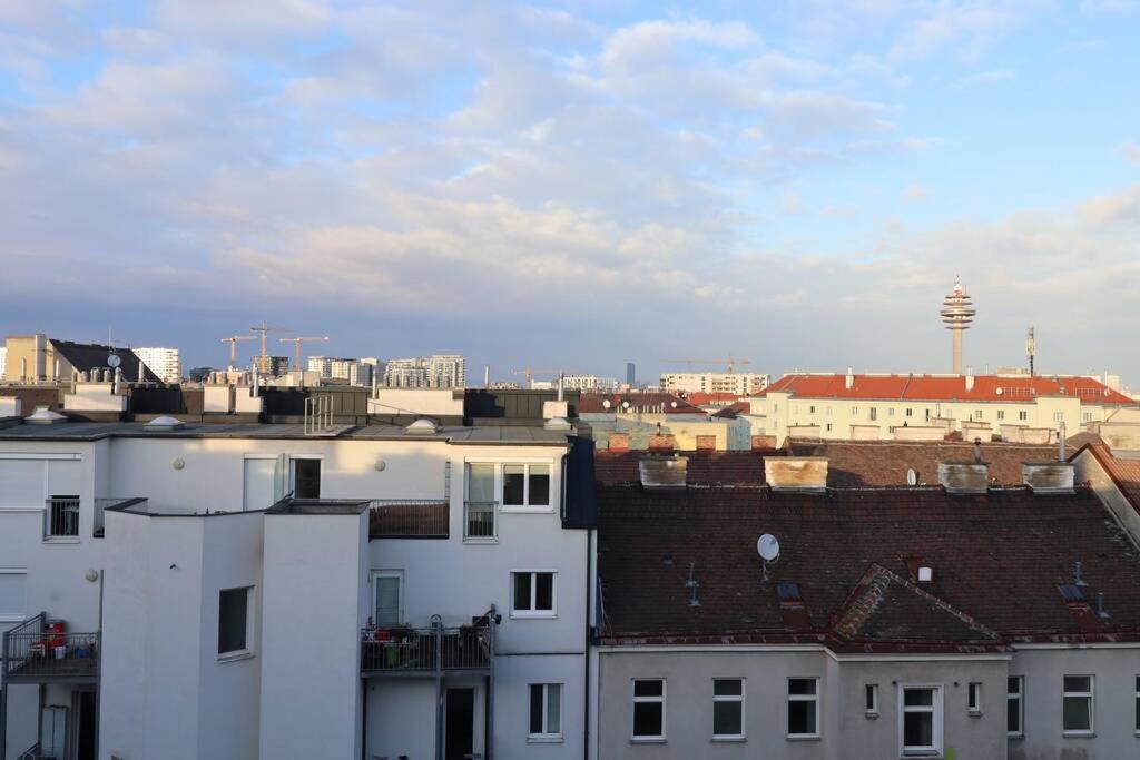 Brilliant View: Balcony Home, Modern, Stylish And Newly Renovated Вена Экстерьер фото